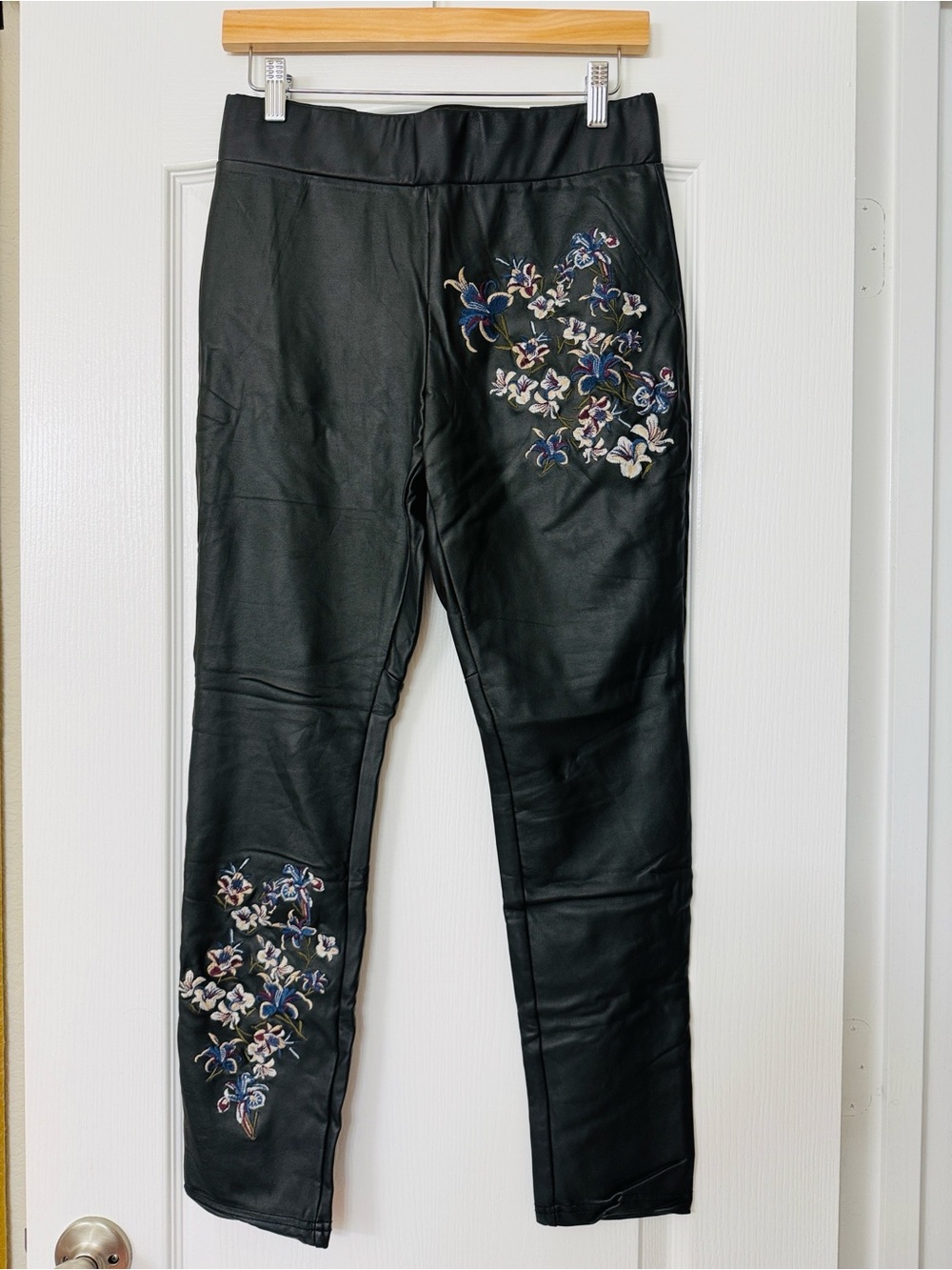 Catherine Malandrino • Black Embroidered Faux Leather Stretch Pull On Pants